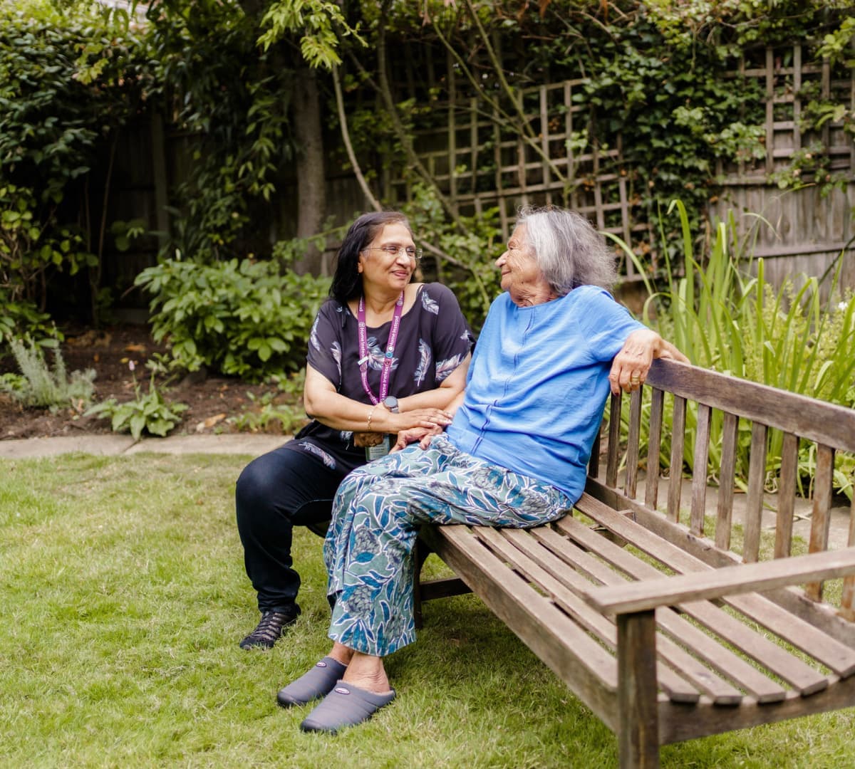 Summer Spots in Sandbanks: Ideal for Older Adults & Family Caregivers