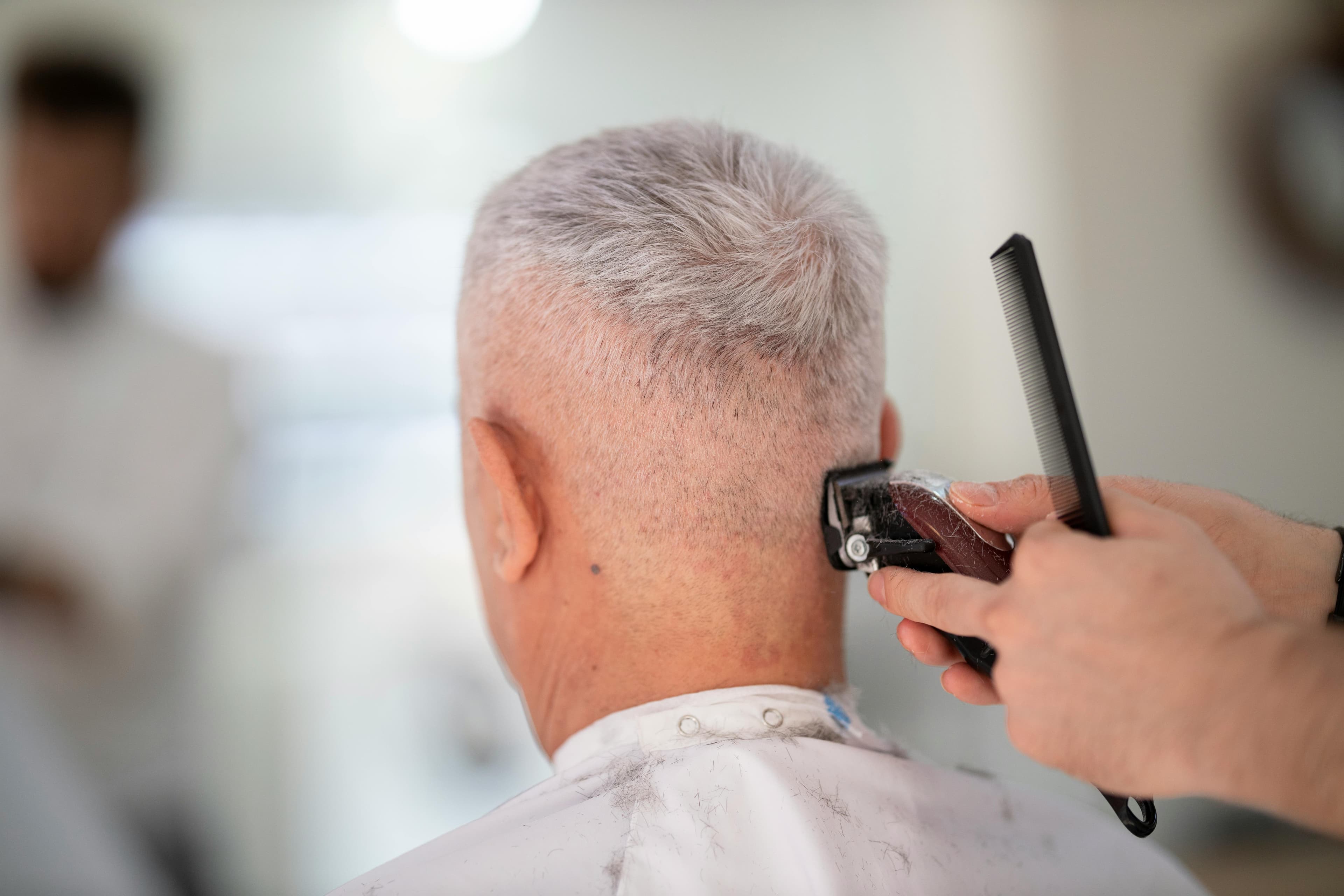 Choosing the best electric razor for an elderly man