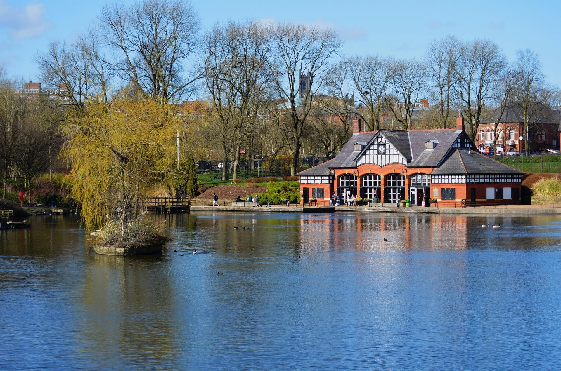 Exploring Oldham's Green Spaces: Uncover the Best Local Parks and Gardens in the Area